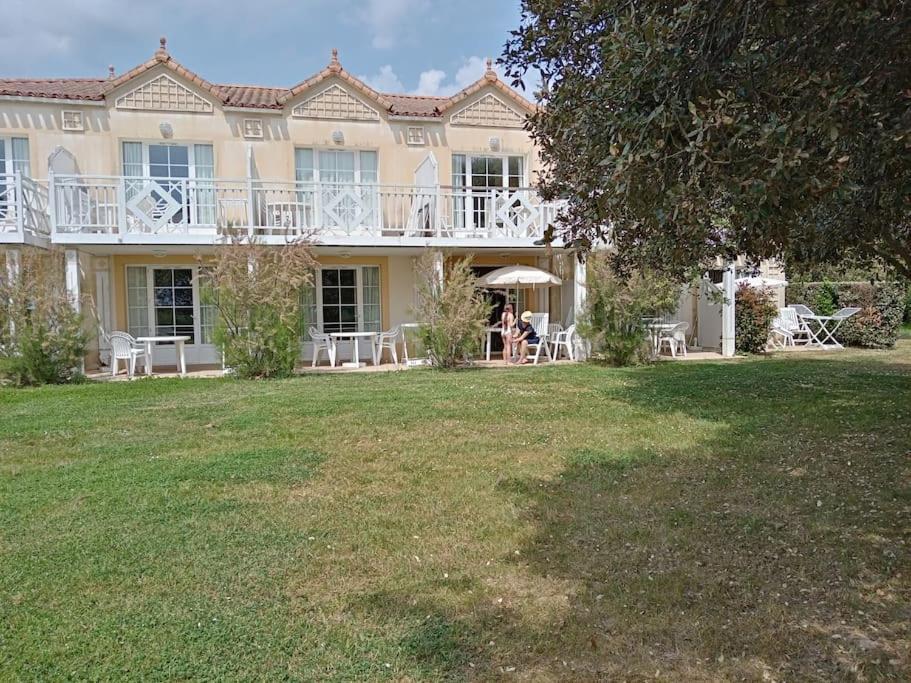 Appartement T2 Au Coeur Du Golf De Port Bourgenay *